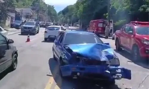 Operadores da NitTrans orientam motoristas no trecho