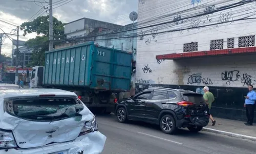 O acidente aconteceu na altura da baia Getulinho, no sentido Centro de Niterói