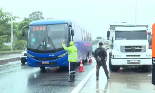 Acidente ocorreu na altura do BRT Marinha Mercante, na pista sentido Penha