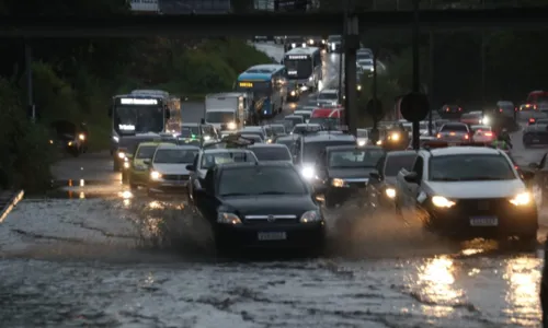 Pontos de alagamento foram registrados na RJ-104