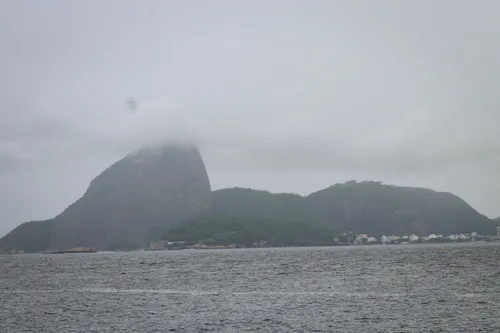 As temperaturas caem: a mínima prevista é de 15°C e a máxima, 25°C