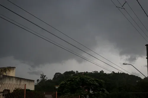 Há previsão de pancadas de chuva a partir da tarde