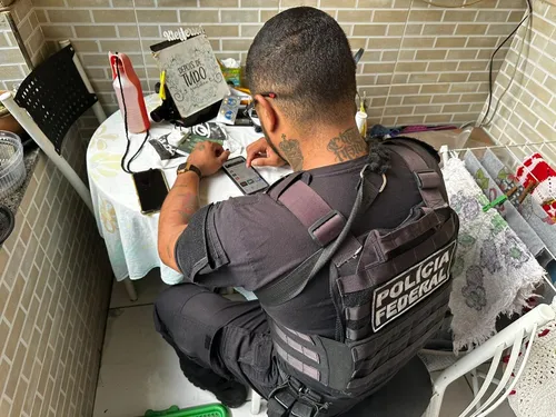 A operação foi realizada por agentes da Polícia Federal