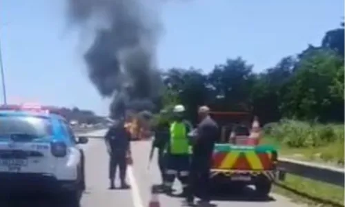 O Corpo de Bombeiros não foi acionado, e o motorista do veículo não se feriu