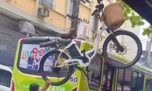 A dona da bicicleta, Fernanda Esteves, de 40 anos, estava em um bar no momento do ocorrido