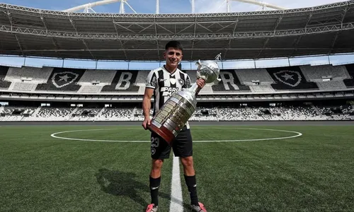 Thiago Almada conquistou a Libertadores e o Brasileirão pelo Botafogo