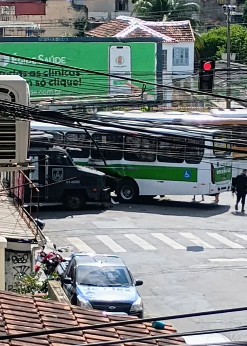 Acidente aconteceu em um cruzamento