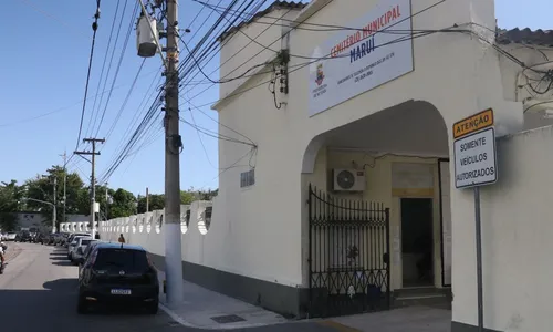 Cerca de 30 pessoas compareceram ao Cemitério do Maruí