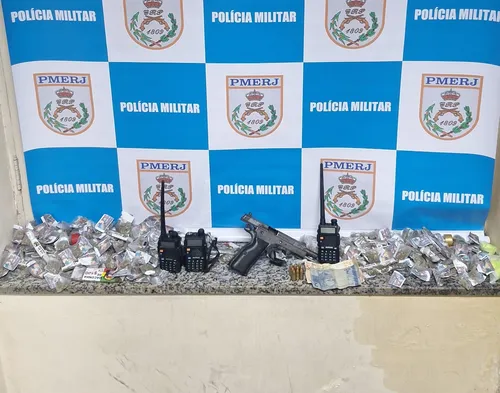 Material apreendido durante a ação dos policiais militares