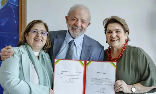 Presidente Lula deu posse à nova ministra nesta segunda (5), no Palácio do Planalto