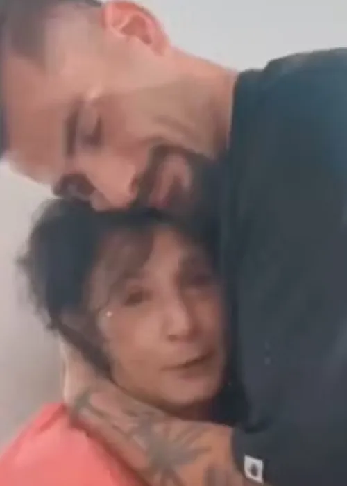 Nizam disse que ficará afastado das redes sociais após a perda da mãe