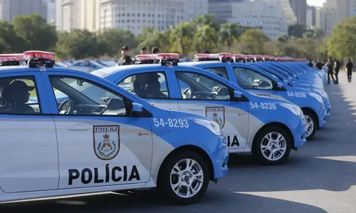 Os suspeitos fugiram assim que perceberam o aparato policial