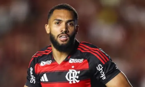 O jogador estava com dores após uma dividida com Alexander Barboza