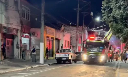 Prédio foi interditado pela Defesa Civil