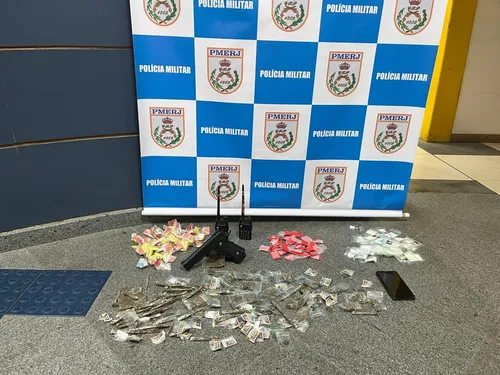 Material apreendido durante a ação da PM