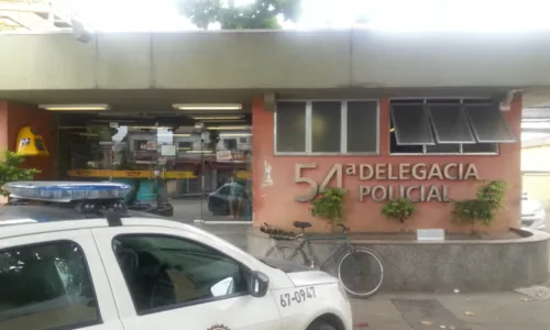 Um dos suspeitos foi levado para a 54ª DP, em Belford Roxo