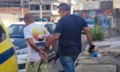 Acusado foi encontrado em casa, no bairro Tiradentes