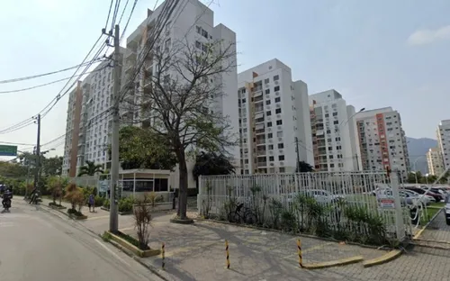 Até o momento, não há informações sobre a causa da explosão e do incêndio no apartamento