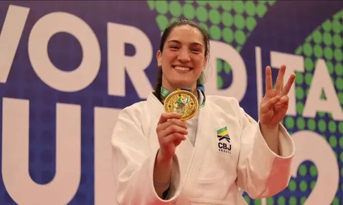 Mayra é tricampeã mundial de judô