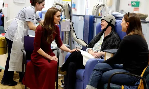 Kate visitou pacientes no hospital onde fez tratamento