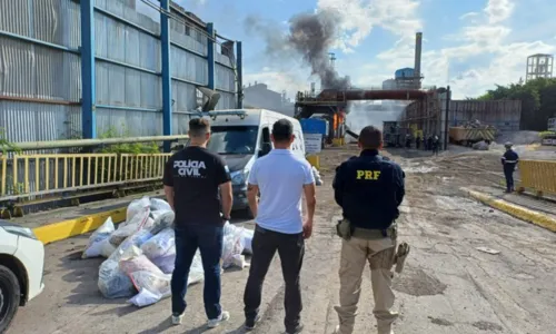 Agentes da PRF e da Polícia Civil acompanharam a incineração do material na CSN