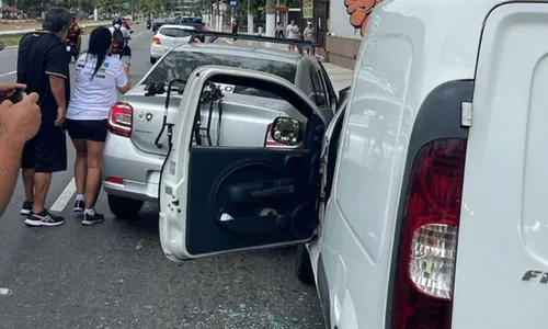 Operadores da NitTrans estão nos locais dos acidentes orientando o tráfego