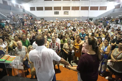 As famílias participaram de ato com o prefeito no Fonseca