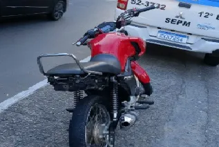 A motocicleta ficou apreendida