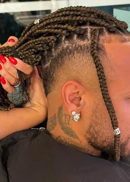 O visual foi feito pelos profissionais Dani Castela e Nariko