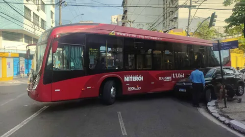 Caso foi registrado na Rua Gavião Peixoto, esquina com a Avenida Sete de Setembro