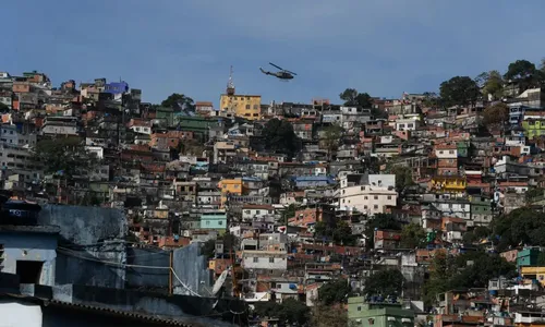 Policiais encontraram o homem na área de Laboriaux, dentro da comunidade, após receberem denúncias