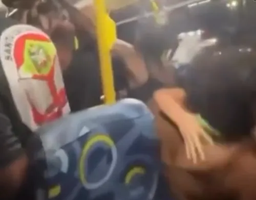 Envolvidos na briga foram retirados pela PM do ônibus da linha 52