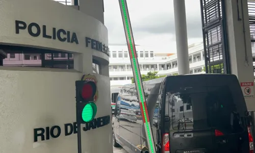 Os 22 trabalhadores assim como cinco presos foram levados para a sede da PF, no Centro do Rio