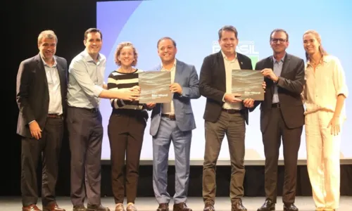 Neves e Paes entregaram documento ao presidente do COB nesta quinta-feira (16)