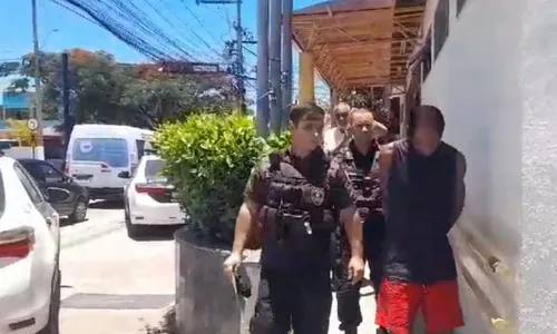 Acusado andava na rua com escada e fios elétricos