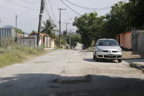 Moradores reclamam de prejuízos por conta das obras sem reparos