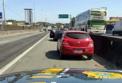 O caso aconteceu na Rodovia Washington Luiz (BR-040), em Duque de Caxias