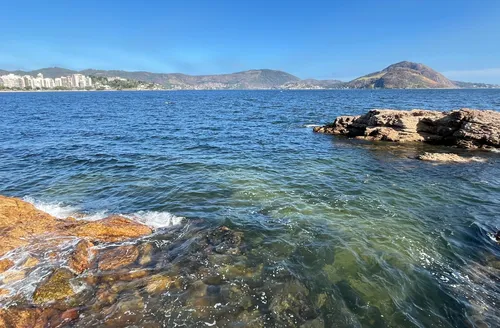 As praias da Zona Sul de Niterói são conhecidas por suas atividades esportivas e turísticas