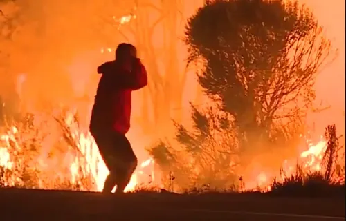 O incêndio começou no último dia 7 e, com os ventos, se espalhou pelas cidades