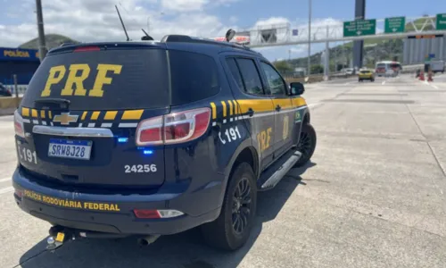 A ajuda que envolveu agentes da PRF aconteceu na Ponte Rio-Niterói, nesta segunda-feira (13)