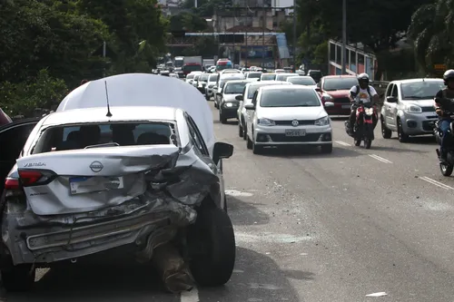 O acidente causou reflexos no trânsito na Alameda São Boaventura