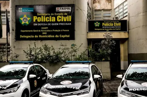 Mulher foi assassinada em casa na madrugada desta sexta-feira