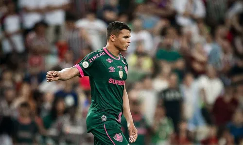 Com o ídolo em campo, Flu sofreu apenas dois gols