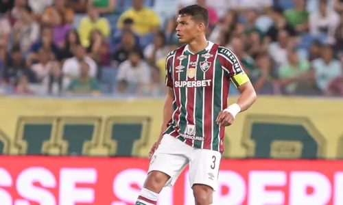 Comissão técnica mantém Thiago Silva em treinos individuais por cautela.