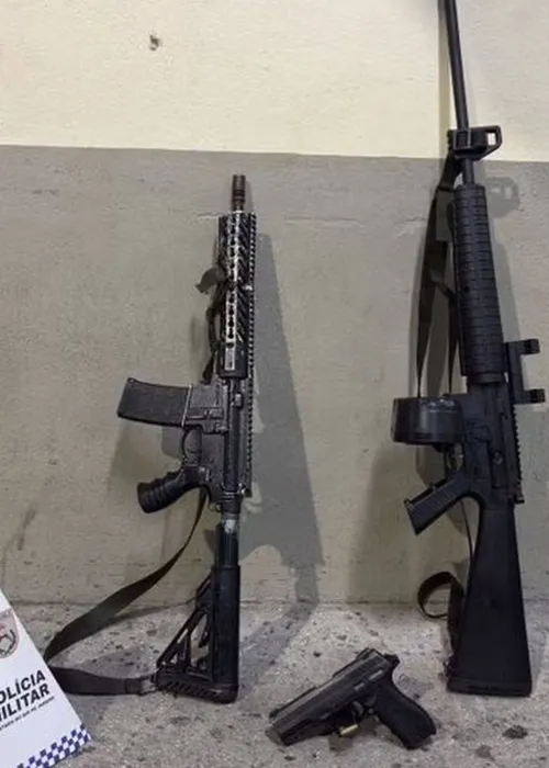 Fuzil e pistola foram apreendidos na ação