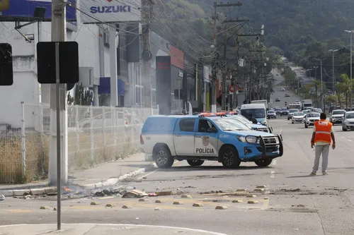 Segundo a Polícia Militar, dois suspeitos foram presos