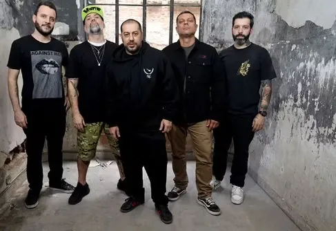 Parte da equipe técnica da banda de rock CPM 22 foi roubada