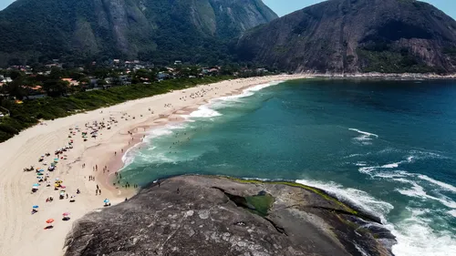 Praia de Itacoatira, na Região Oceânica, segue liberada