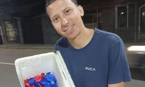 Gabriel percorre a pé bairros como Galo Branco e Trindade vendendo trufas