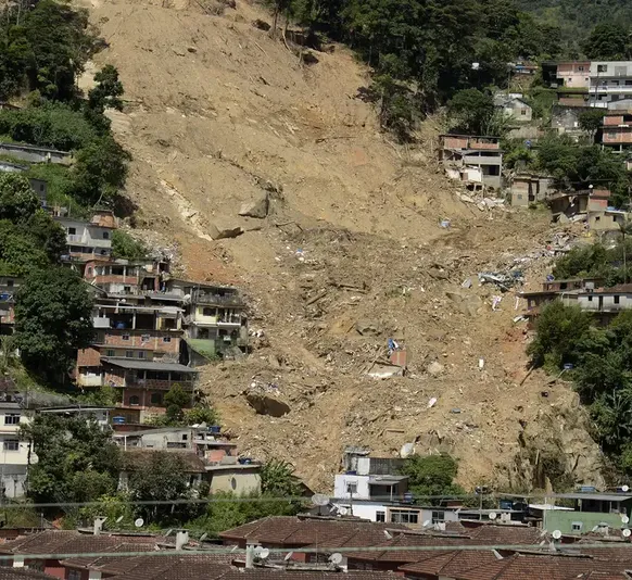 Obras suspensas após ossada humana ser achada em Petrópolis